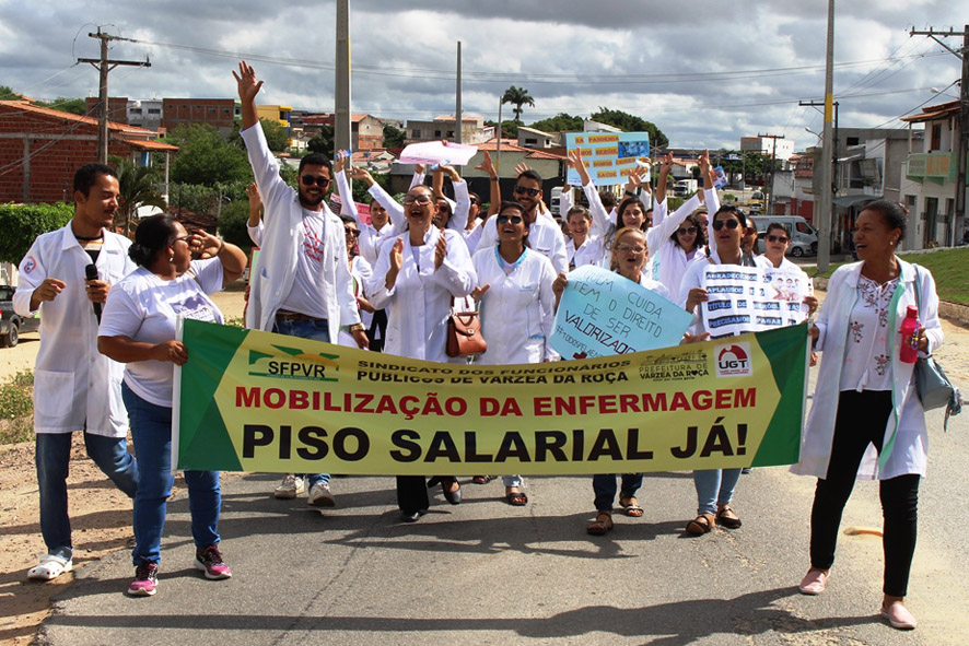 Profissionais da enfermagem aderem à paralisação nacional e protestam em Várzea da Roça