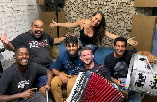 Lis Braga se diz feliz com maratona de shows