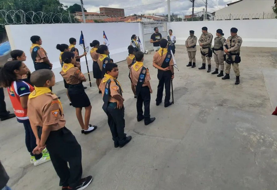 Desbravadores Marvilhas da Natureza, da igreja Adventista do 7° Dia visita sede da 90ª CIPM em Riachão do Jacuípe