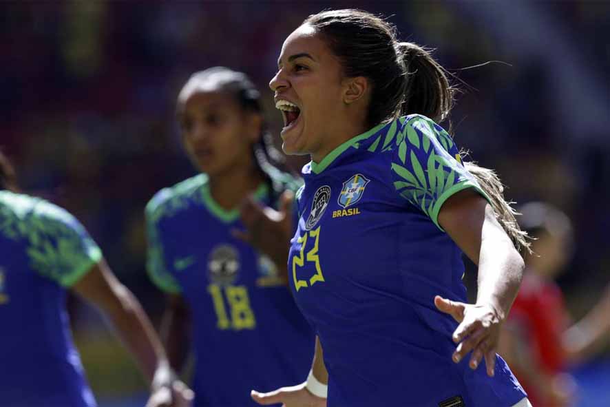 Seleção feminina goleia Chile em último jogo antes da Copa do Mundo