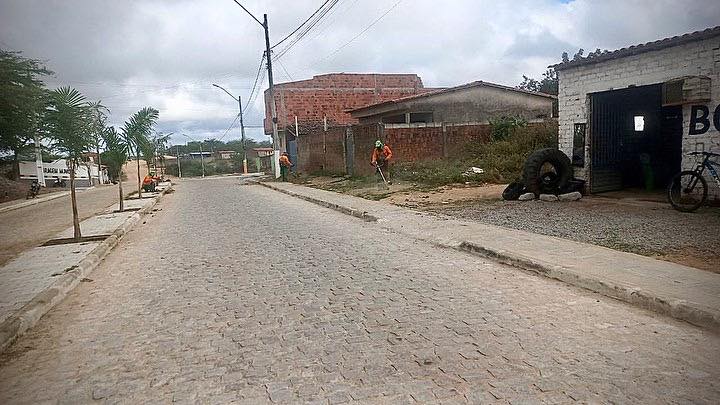 É a Prefeitura de Capela do Alto Alegre Zelando as ruas do município!