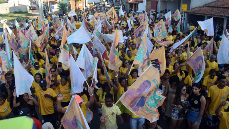 Moradores de Baixa Grande promovem uma grande “Caminhada de Canário”