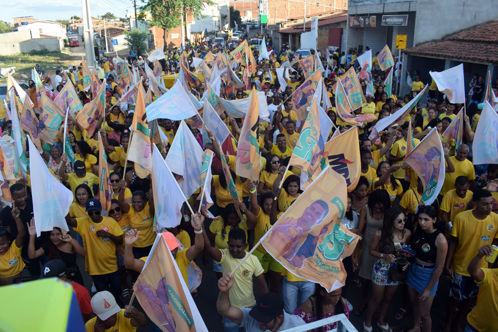 Moradores de Baixa Grande promovem uma grande “Caminhada de Canário”