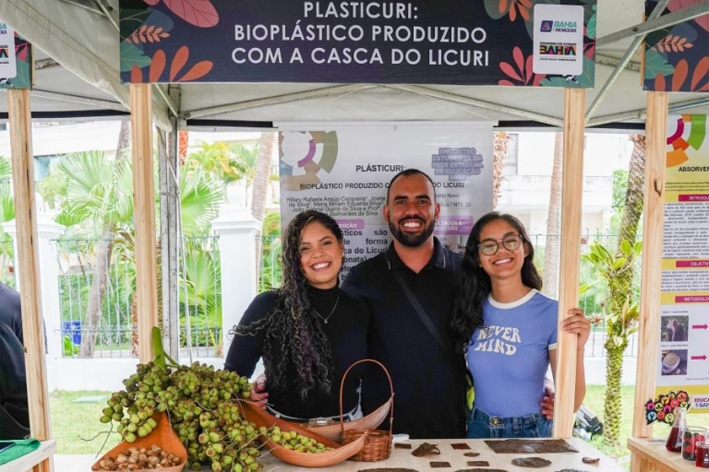 Estudantes da rede pública usam licuri para desenvolver bioplástico