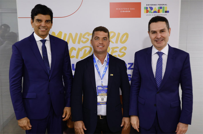 Canário participa de Reunião no ministério das cidades, Ao lado do deputado Cláudio Cajado