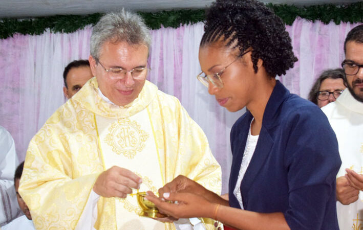 Missa de abertura da Festa da Padroeira em Baixa Grande marca com ordenação da primeira Freira da cidade