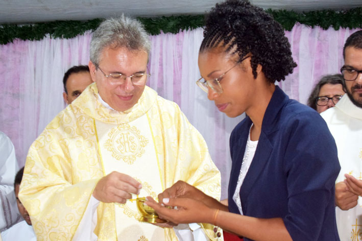 Missa de abertura da Festa da Padroeira em Baixa Grande marca com ordenação da primeira Freira da cidade