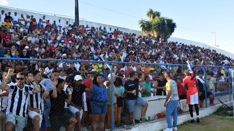 Público lota estádio de Baixa Grande para o Jogo da Alegria, promovido pelos irmãos Raniele e Eric Melo